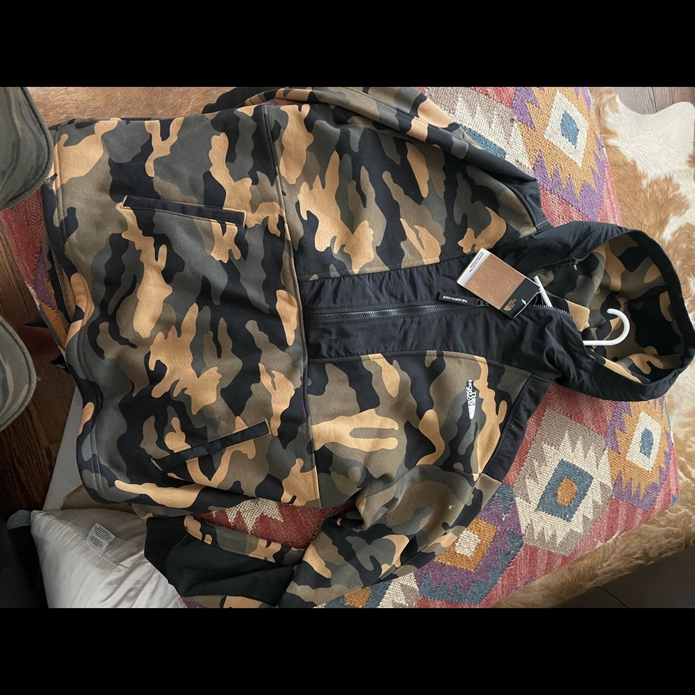 North Face fleece lined pull over 1/4 zip